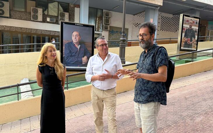 Los Espais d’Art Urbà se llenan de retratos y escenas cotidianas con la exposición colectiva ‘Benidorm a pie de calle’
